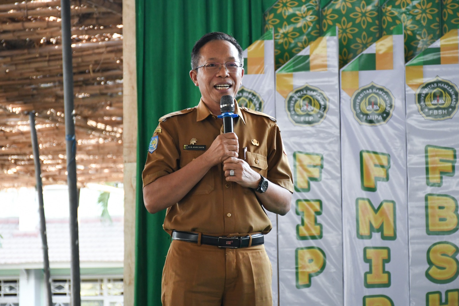 Sekda Lotim Paparkan Kebijakan Publik kepada Mahasiswa Baru Unham