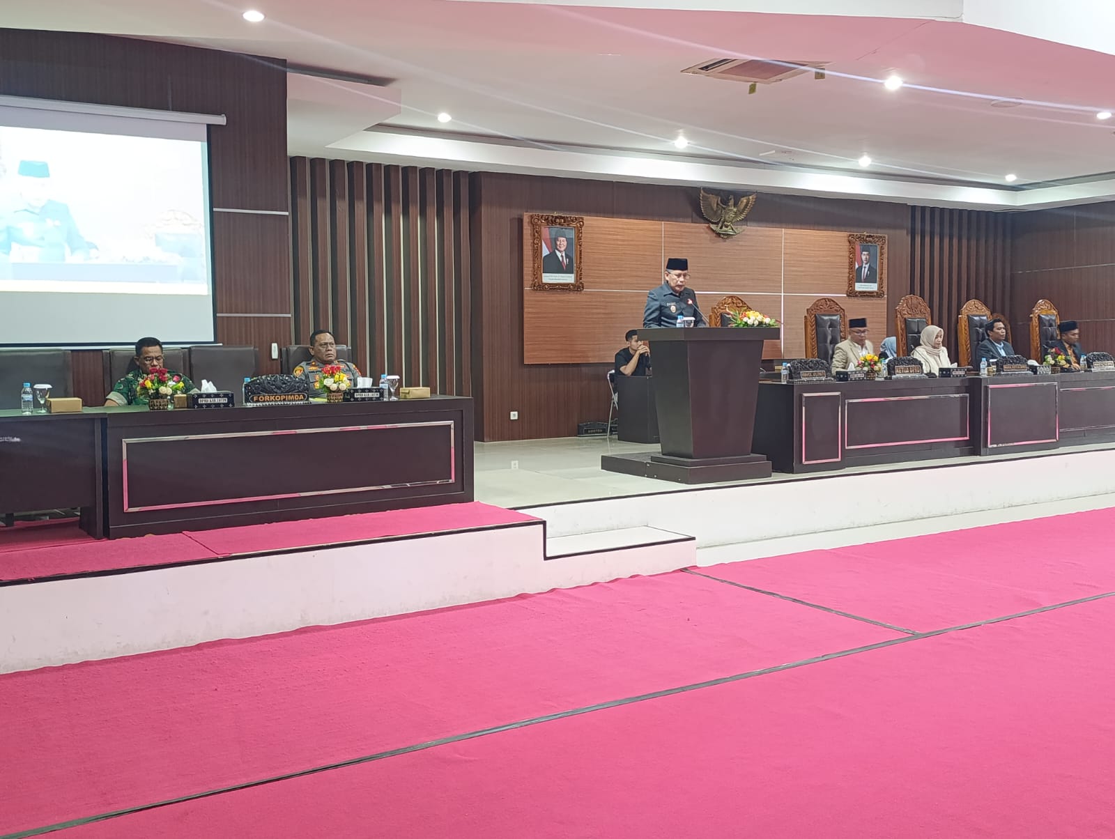 Wabup Sampaikan Uraian Singkat Dua Raperda